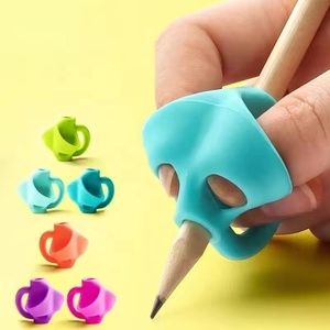 Poignée de crayon en silicone à 3 doigts pour enfants, outil d'écriture avec correction de posture, support de <span class=keywords><strong>stylo</strong></span> rechargeable pour enfants - Vente en gros - Product Image 3