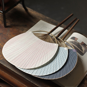 Éventail rond de style japonais, éventail élégant, éventail traditionnel chinois, accessoire de photographie Hanfu, éventail en bambou à long manche fait main - Product Image 2