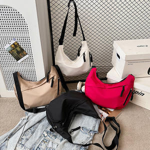 กระเป๋าสะพายข้างแบบเรียบง่ายทันสมัย ​​แบบยูนิเซ็กซ์ ปิดด้วยซิป น้ำหนักเบา พับเก็บได้ เหมาะสำหรับนักเรียน ใช้ได้หลากหลาย ใช้ได้ทั้งลำลองและออกกำลังกาย - Product Image 3