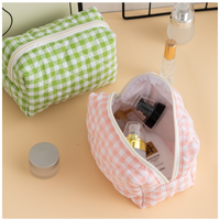 Trousse de maquillage de voyage pour femmes Trousse de maquillage à carreaux matelassée Trousse de toilette de voyage avec fermeture éclair Trousse de maquillage légère pour femmes