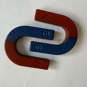 Aimant en fer à repose-pieds en <span class=keywords><strong>n</strong></span>éodyme AlNiCo en ferrite magnétique permanente en forme de U, rouge et bleu, à pôles <span class=keywords><strong>N</strong></span> et S, personnalisé, petit format, à prix avantageux, en vente - Product Image 4