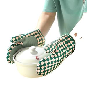 ถุงมือกันความร้อนสำหรับเตาอบแบบหนาพิเศษ ลายพิมพ์ทันสมัย ทนความร้อนสูง ป้องกันการลวก สำหรับเตาอบไมโครเวฟ - Product Image 4