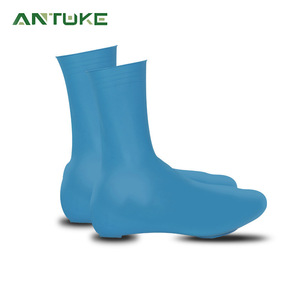 Couvre-chaussures Richy en silicone pour la protection contre la pluie et le vent, disponibles en plusieurs couleurs, dont blanc, jaune, rouge, vert, bleu, noir, orange - Product Image 4