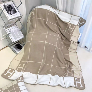 Tùy Chỉnh Thiết Kế H Thư Giả Len Ấm Chăn Mùa Đông Chăn Mềm Mại Màu Sắc Ấm Áp Trang Trí Nội Thất Acrylic Ném Chăn Cho Sofa Giường - Product Image 2