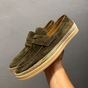 Mocassins en daim pour hommes à talon moyen, à enfiler, style business décontracté, couleurs unies vert, marron, gris, abricot, semelle souple, cuir cousu main - Product Image 1