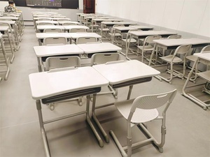 Ensemble de bureaux, chaises et tables scolaires en plastique personnalisés en usine pour les écoles primaires et secondaires - Product Image 3