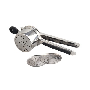 Prensa para Papas de Acero Inoxidable de 15 oz, Triturador y Prensa de Papas con 3 Discos Reemplazables, Empuñadura de Silicona Spaetzle - Product Image 3