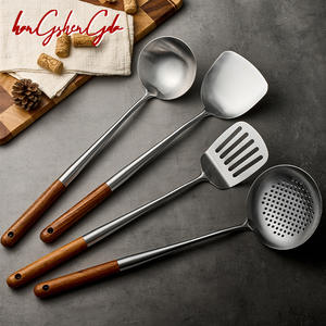 316ステンレス鋼ロングハンドル木製グリップシェフ専用攪拌スプーンとシャベルセット - Product Image 4