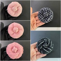 Ornements de corsage de camélia en forme de Nibu 6.8 cm de diamètre petite fleur parfumée avec dentelle de tissu de maille de broche pour une utilisation de vêtement