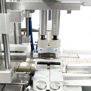 Ligne de remplissage et de bouchage automatique avec bol vibrant, applicable aux parfums, huiles essentielles, sprays, bouchées buccales et confitures - Product Image 4