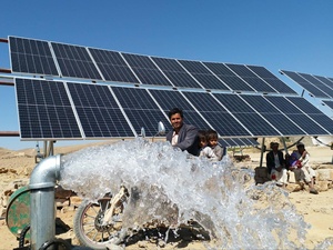 Pompe solaire submersible sans balais pour puits profond, adaptée à l'agriculture, 15 kilowatts - Product Image 4