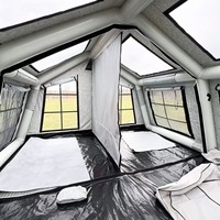 Tente de glamping gonflable de luxe extra large et spacieuse pour 8 à 10 personnes, imperméable et résistante au vent, type cabine.