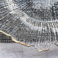 Décoration de table de 13 pouces à bord à volants ronds transparents en plastique transparent Plaques de présentation à bord doré récif de corail pour mariage