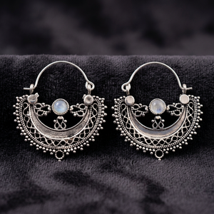 Boucles d'oreilles créoles style vintage en pierre de lune arc-en-ciel, laiton bohème plaqué argent, diamant et perle, pour fiançailles, mariages, fêtes, excellent cadeau - Product Image 1