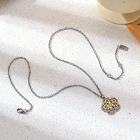 Collier pendentif en forme de fleur en acier inoxydable plaqué or 18 carats, bijoux de chaîne de clavicule imperméable pour femmes, vente en gros