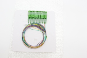 12 lõi SC/APC Simplex đơn chế độ sợi <span class=keywords><strong>Pigtail</strong></span> 0.9mm/2mm/3mm LSZH Áo khoác đầy màu sắc cho ODF cài đặt - Product Image 2