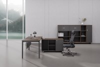 Bureau de direction moderne et minimaliste avec armoire de rangement latérale, plateau en mélamine, structure métallique, table de travail pour manager
