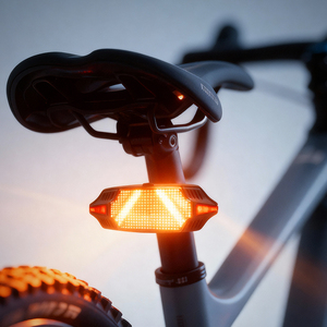 Luz Trasera Inteligente para <span class=keywords><strong>Bicicleta</strong></span> con Pantalla LED de 32x16, Control por Aplicación, Sensor de Frenado Automático, Resistente al Agua IPX4, Recargable por USB-C - Product Image 2