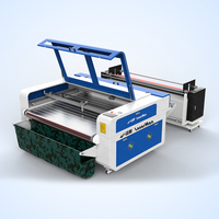 Découpeuse laser textile CNC refroidie par eau LM-1810 avec système d'alimentation automatique et d'alignement des bords pour la découpe de tissus, bois, vêtements de sport et articles ménagers