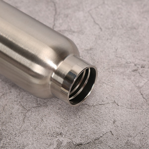 Bouteille d'eau en acier inoxydable 304 à double paroi isolée sous vide, grande capacité avec poignée, pour la randonnée et les activités de plein air - Product Image 5