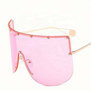 Gafas de Sol de Lujo con Montura Media y Remaches Degradados, Gafas de Sol Grandes para Mujer, Protección UV400, Gafas de Sol Metálicas Extra Grandes para Mujer 2021 - Product Image 1