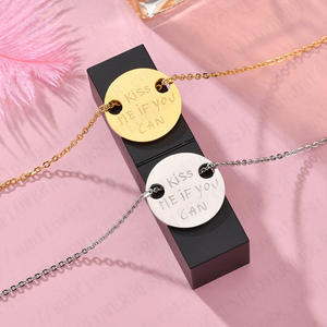 Moneda redonda geométrica de acero inoxidable para <span class=keywords><strong>hombre</strong></span>, grabado personalizado, KISS ME IF YOU CAN, collar, placa, joyería Simple - Product Image 4