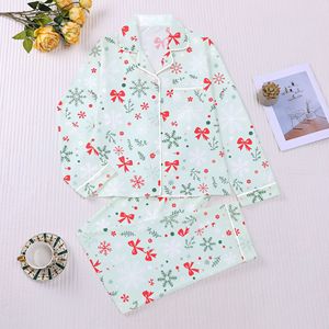 Setelan Piyama Wanita Motif Salju Natal dengan Kerah Notch, Lengan Panjang, Celana Panjang, Bahan Sutra Susu, Kancing, Pakaian Tidur, Cetak Logo Kustom - Product Image 1