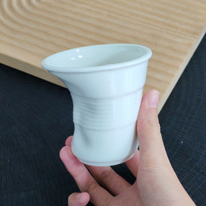 <span class=keywords><strong>Tazas</strong></span> <span class=keywords><strong>de</strong></span> Café <span class=keywords><strong>de</strong></span> Porcelana <span class=keywords><strong>de</strong></span> 200 ml, <span class=keywords><strong>Diseño</strong></span> Europeo Creativo, Irregular y Plegado, Ecológicas, Hechas a Mano, Coloridas, Venta al Por Mayor - Product Image 1