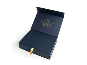 กล่องของขวัญพับได้แม่เหล็ก กระดาษแข็ง พิมพ์ลายตามสั่ง คุณภาพสูง ปั๊มฟอยล์ บรรจุภัณฑ์ - Product Image 5