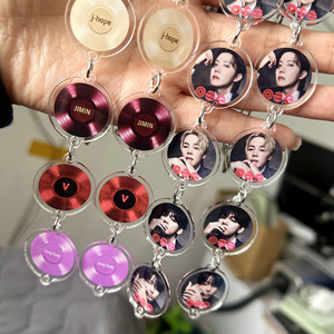 Nouveauté : Porte-clés pendentif tendance en acrylique, imprimé UV double face, pour la ligue des jeunes de la série RM Team, également utilisable comme chaîne de téléphone portable - Product Image 4