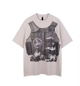 Camiseta <span class=keywords><strong>de</strong></span> Algodón Grueso Personalizada con Estampado <span class=keywords><strong>de</strong></span> Armas <span class=keywords><strong>de</strong></span> <span class=keywords><strong>Fuego</strong></span> Estilo Grunge, Prenda <span class=keywords><strong>de</strong></span> Moda Urbana con Estética Táctica y Tecnológica - Product Image 1