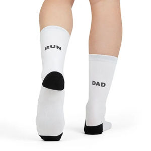 Chaussettes de course à talon rembourré Logo personnalisé Athlètes de course Cyclisme Chaussettes en maille respirante Chaussettes de performance de marque Chaussettes de sport pour hommes - Product Image 3