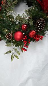 Hot Sales Customized Pinecone Red Berry Green Christmas Wreath for for Front Door Wall - Product Image 3