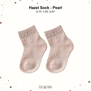 Calcetines de perlas suaves de primera calidad para bebés, con material acogedor, flexibilidad, comodidad segura y un estilo atemporal para siempre. - Product Image 1