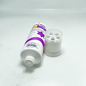 Emballage innovant pour écran solaire, tube PE 100 ml avec protection à cinq couches, surface mate, impression offset, bouchon à clapet - Product Image 1