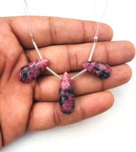 Pierre précieuse de Rhodonite naturelle 3 pièces à facettes en forme de poire perles de Briolette fabricant en gros véritable haute qualité - Product Image 3