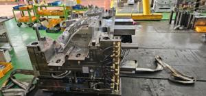 Molde de inyección de 0,3 metros cúbicos de alta precisión, faro móvil personalizado OEM/ODM y luz trasera para montaje de iluminación de vehículos eléctricos - Product Image 6