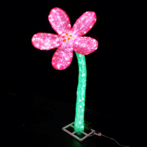 Installation lumineuse de fleurs de Noël, éclairant d'une douce lueur florale les paysages publics festifs - Product Image 1