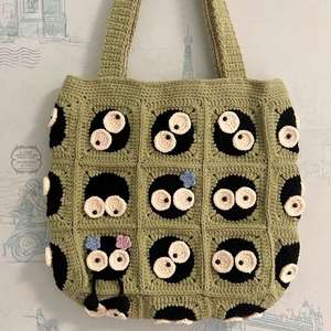 Bolso de Ganchillo 100% Hecho a Mano con Cara Divertida, Accesorio Creativo y Dulce para Mujer, Bolso de Abuela Tejido, Accesorio de Moda - Product Image 5