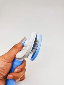 Longue brosse douce autonettoyante pour chiens et animaux de compagnie - Product Image 3