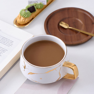 Tazza da caffè in ceramica piatto in legno tazza da tè piattino e cucchiaio in bambù tazze in porcellana per Espresso <span class=keywords><strong>Cappuccino</strong></span> con motivo in marmo dorato - Product Image 4