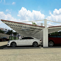 Structure de stationnement extérieure en acier assemblée, avec cadre métallique, auvent pare-soleil, galvanisée sur mesure
