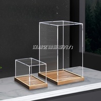 Boîte acrylique personnalisée avec socle en bois pour figurines
