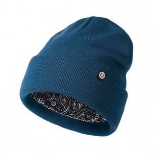 Bonnet d'hiver en tricot de couleur unie avec doublure en satin, personnalisable avec logo brodé 3D, pour usage professionnel et plage, fabriqué en Chine - Product Image 5