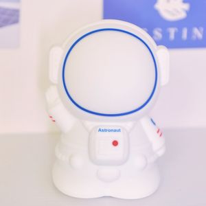 Regalos bonitos para niños, lámpara de <span class=keywords><strong>astronauta</strong></span> recargable, luz nocturna para decoración de habitación de niños pequeños - Product Image 5
