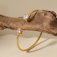 Brazalete Abierto Minimalista XY 7705, Chapado en Oro, Acero Inoxidable, con Circonita Cúbica Cuadrada Brillante y Colorida