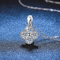 Collier en argent sterling S925 avec pendentif trèfle à quatre feuilles en moissanite, style luxe léger, chaîne électroplaquée avec anneau en O