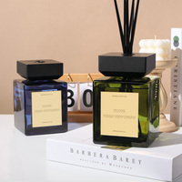 Diffuseur à Roseaux Romantique en Gros Sans Flamme pour Aromathérapie à Huiles Essentielles, Grande Capacité 2000 ml 1000 ml, Bouteille en Verre avec Bâtonnets