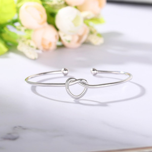 Bracciale a Nodo di Cuore per Donne, Accessorio da Polso Semplice per Uso Quotidiano, Gioiello di Moda - Product Image 4