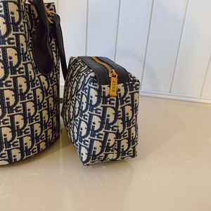 Fashionable Lady's Style PU Material Bucket Bag. Large-capacity Retro-style <b>Handbag</b>. Brand Designer Designs. - Product Image 4
